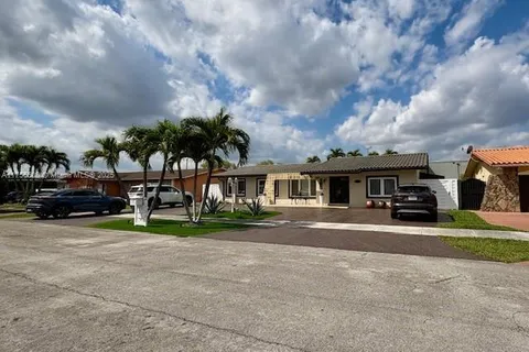 1732 SW 104th Pl, Miami FL 33165