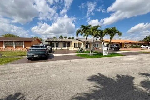 1732 SW 104th Pl, Miami FL 33165