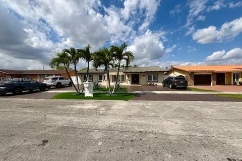 1732 SW 104th Pl, Miami FL 33165