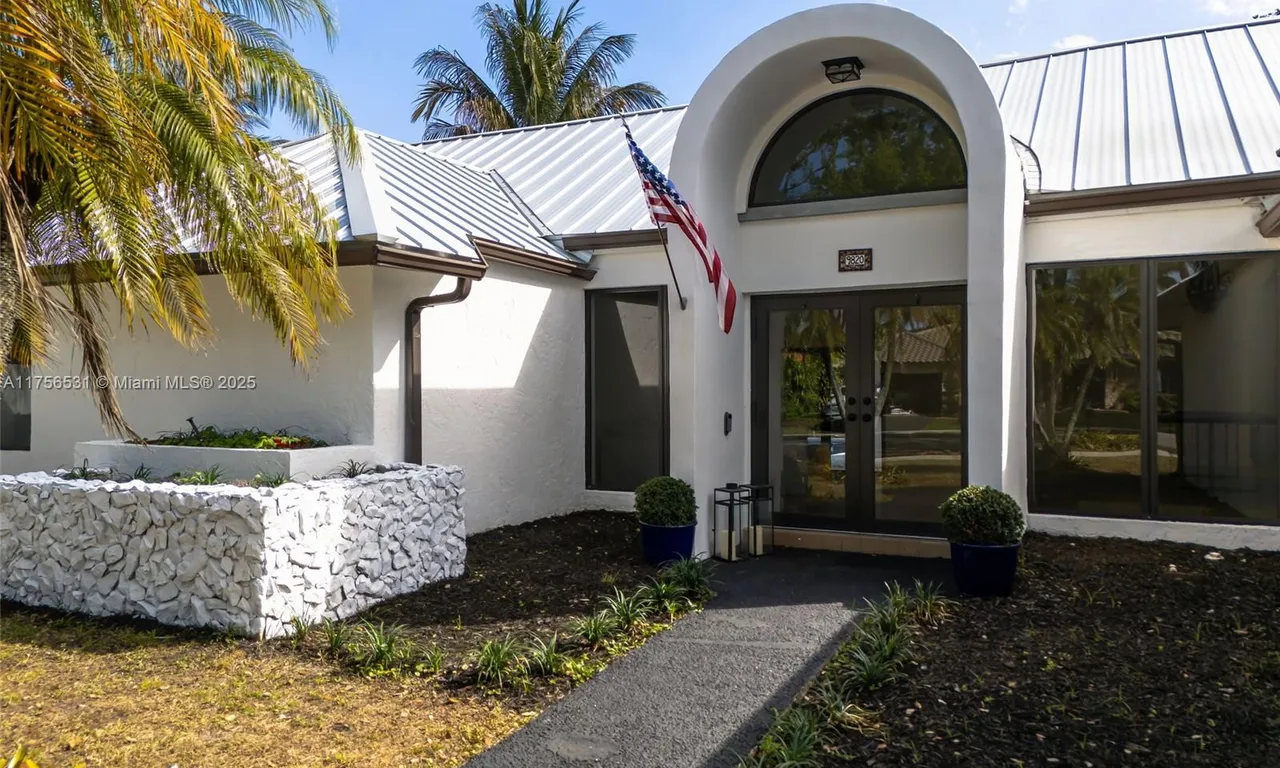 9820 NW 10th St, Plantation FL 33322
