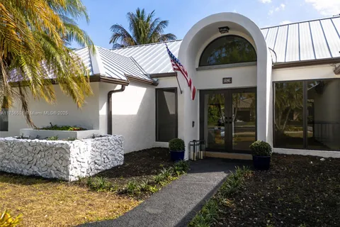 9820 NW 10th St, Plantation FL 33322