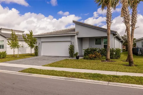 4242 Rosa Dr, Deerfield Beach FL 33064