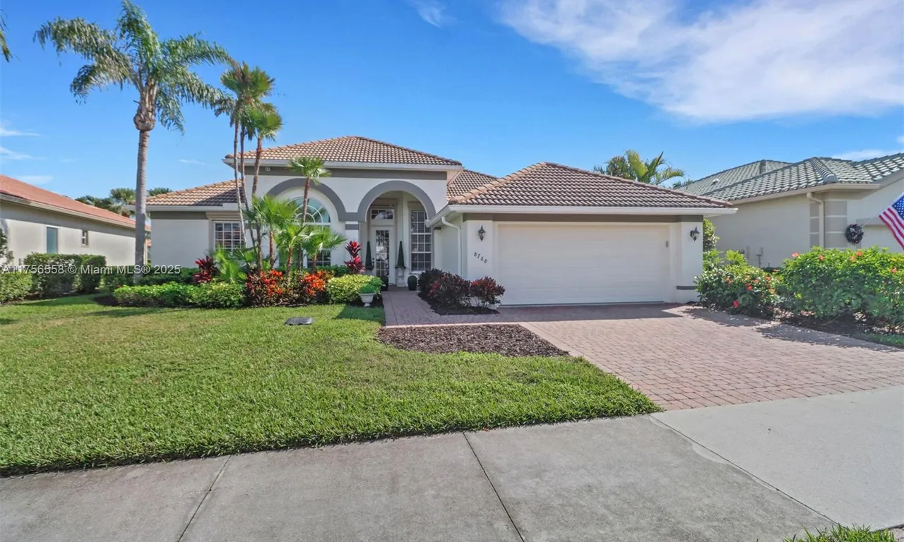 8768 Mustang Island Cir, Naples FL 34113