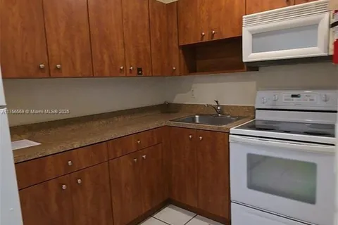 210 NW 5th Ave # 3, Dania Beach FL 33004
