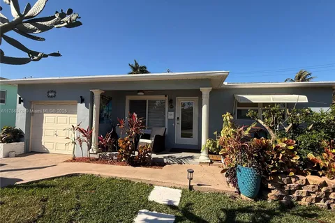 221 SE 3rd Ter, Dania Beach FL 33004