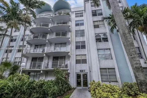 165 NW 165th Street Rd # 203, Miami FL 33169