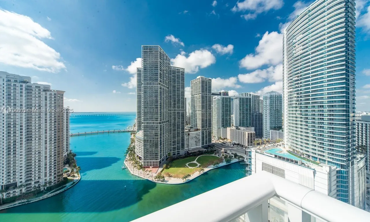 300 S Biscayne Blvd # 2602, Miami FL 33131