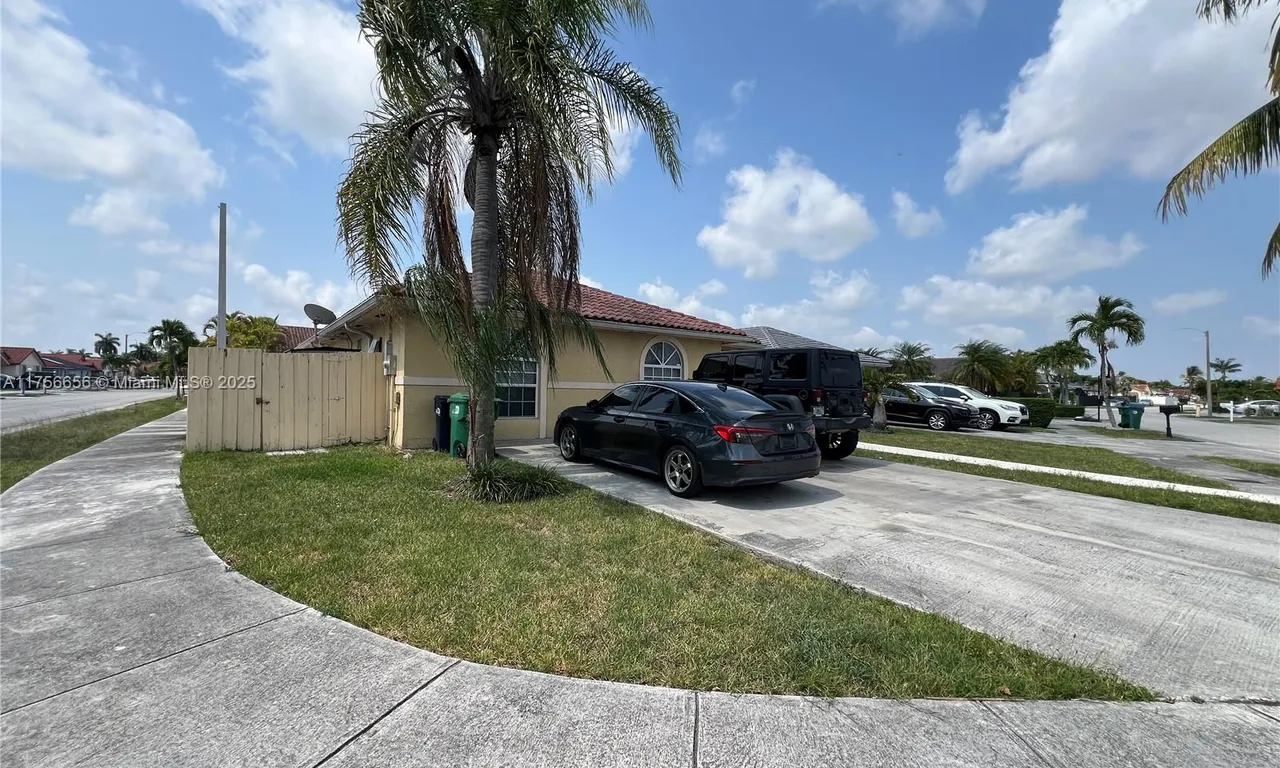 14300 SW 52nd St, Miami FL 33175