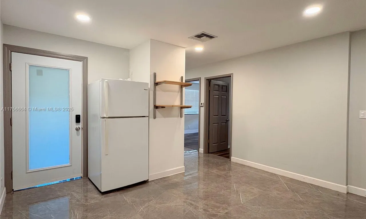 724 NE 3rd St # 2, Hallandale Beach FL 33009