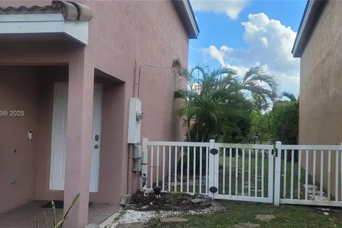 6714 NW 39th Ln, Lauderhill FL 33319