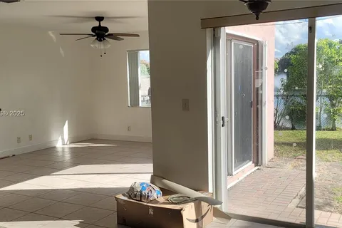 6714 NW 39th Ln, Lauderhill FL 33319