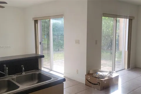6714 NW 39th Ln, Lauderhill FL 33319