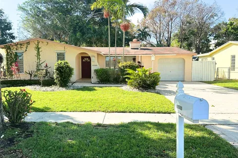 10500 NW 2nd Ct, Plantation FL 33324