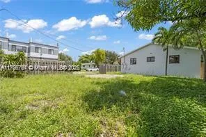 303 NW 7th St # 2, Hallandale Beach FL 33009