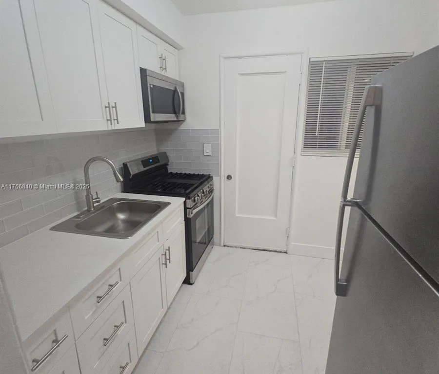 7435 Byron Ave # 5, Miami Beach FL 33141