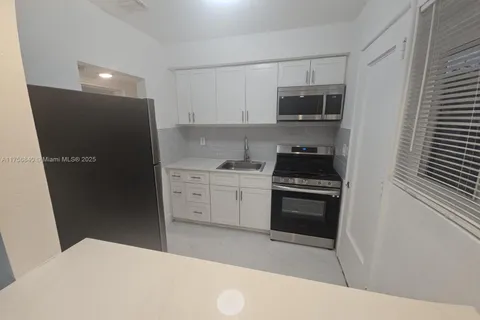 7435 Byron Ave # 5, Miami Beach FL 33141