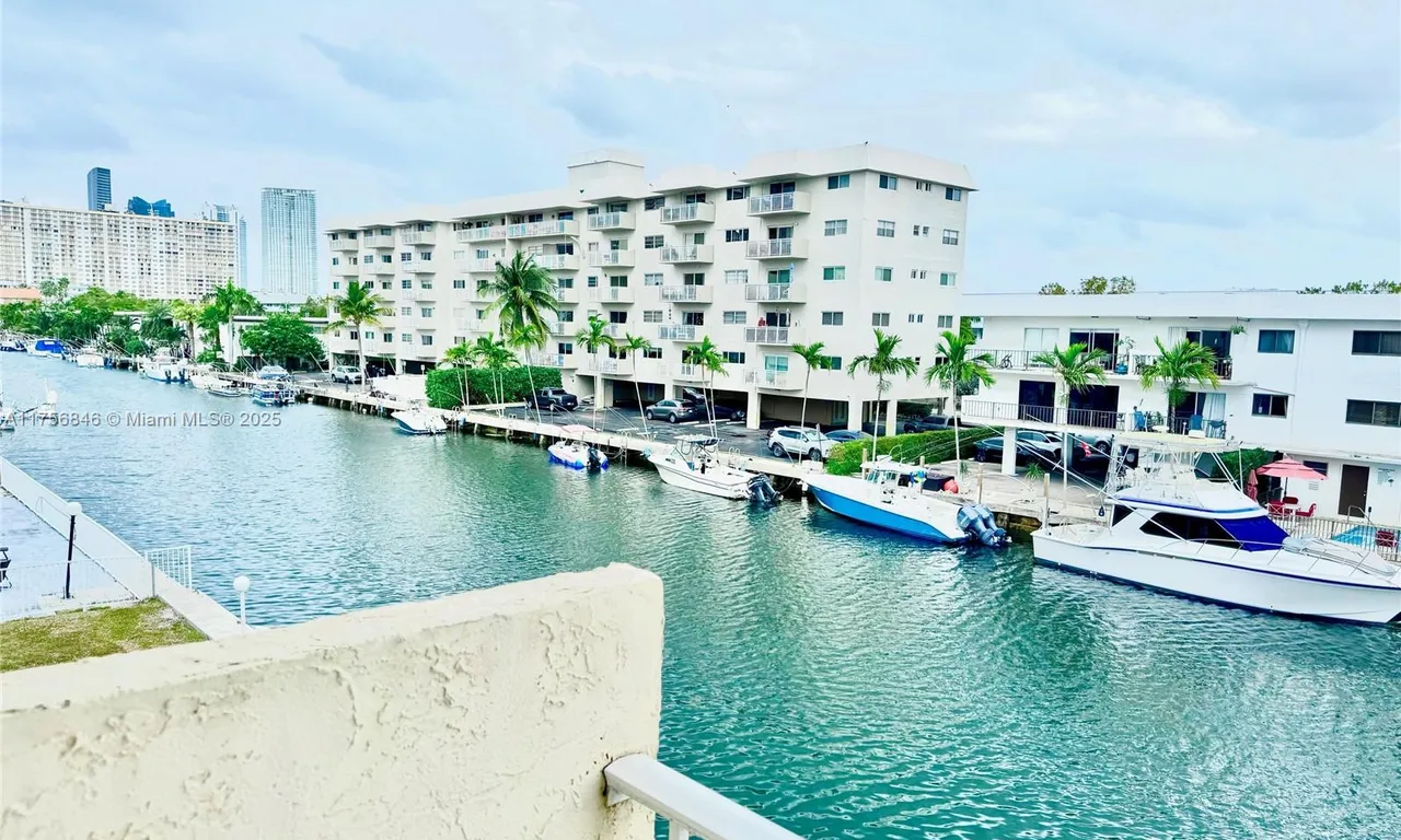 3522 NE 171st St # 303, North Miami Beach FL 33160