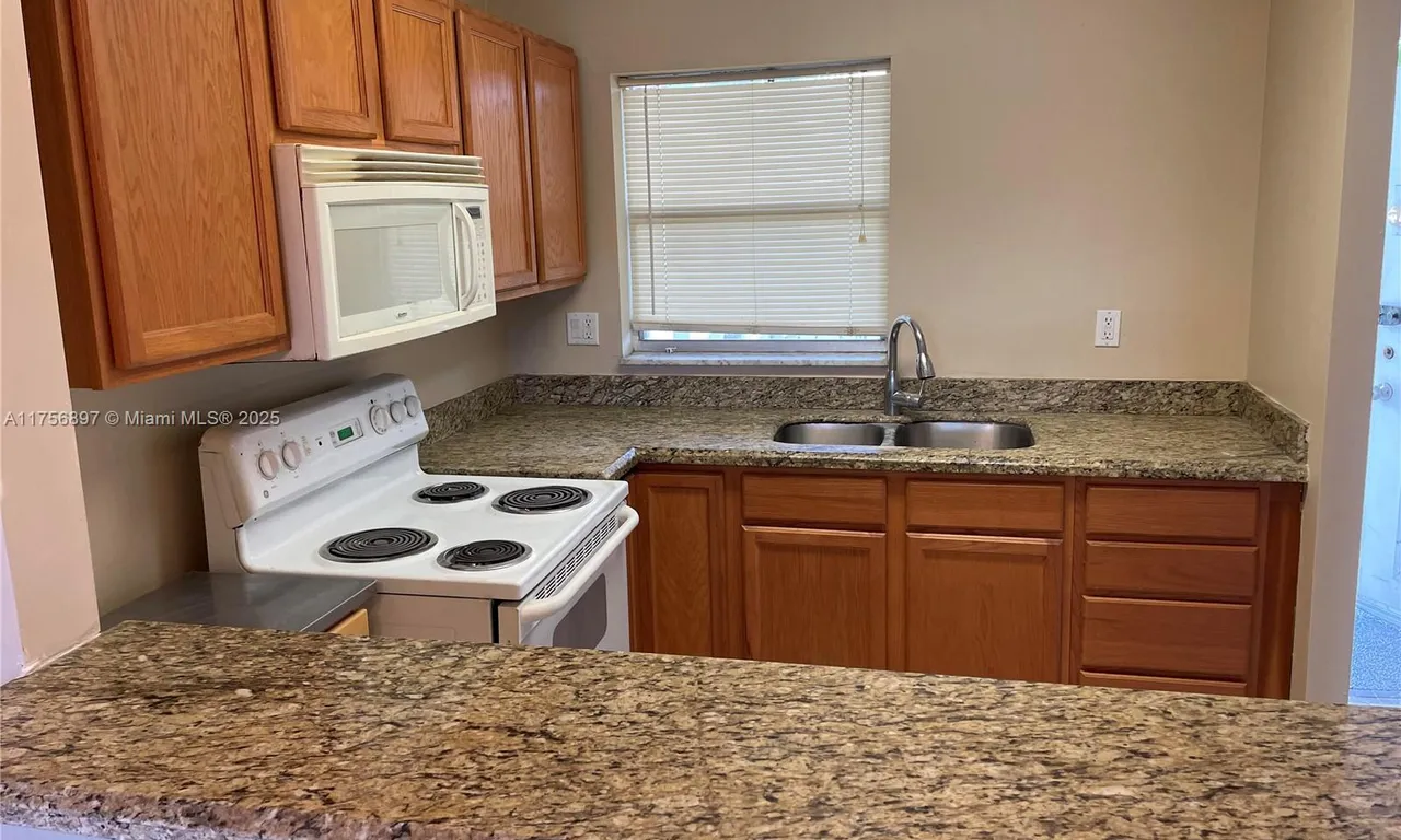 8325 Sunrise Lakes Blvd # 305, Sunrise FL 33322