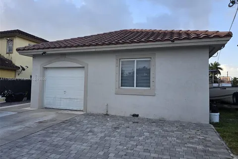 833 SW 6th St, Florida City FL 33034