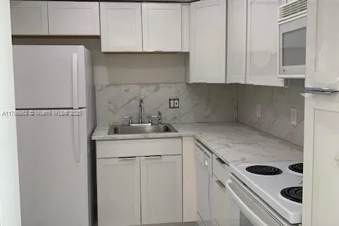 2841 NE 163rd St # 1112, North Miami Beach FL 33160