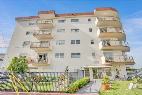 7150 Indian Creek Dr # 505, Miami Beach FL 33141