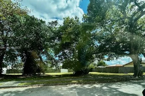 18095 SW 104 ave, Miami FL 33157