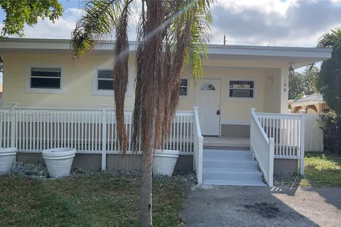 109 SW 1st Ave, Hallandale Beach FL 33009