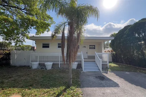 109 SW 1st Ave, Hallandale Beach FL 33009