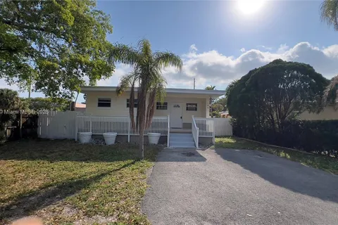 109 SW 1st Ave, Hallandale Beach FL 33009
