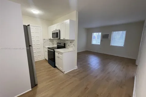 218 Santillane Ave # 8, Coral Gables FL 33134