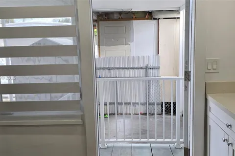 1245 SW 130 AVE # 2, Miami FL 33184
