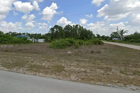 513 Jaguar Blvd, Lehigh Acres FL 33974