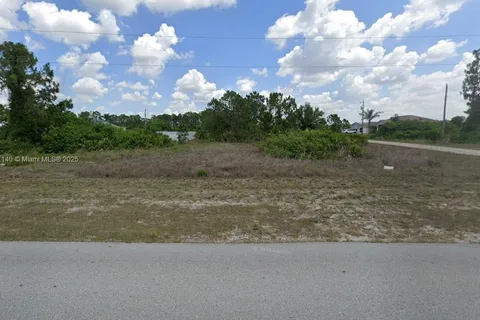 513 Jaguar Blvd, Lehigh Acres FL 33974