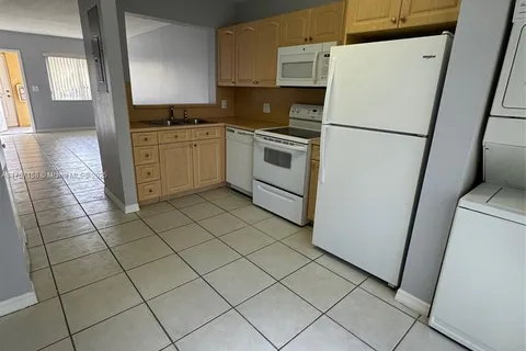 7921 NW 6th St # 103, Pembroke Pines FL 33024