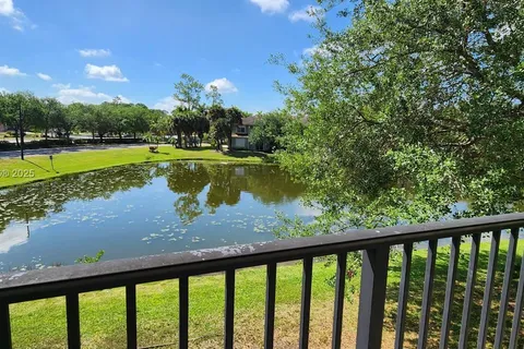 280 Crestwood Cir, Royal Palm Beach FL 33411