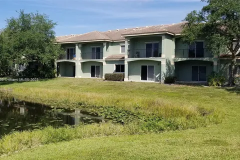 280 Crestwood Cir, Royal Palm Beach FL 33411