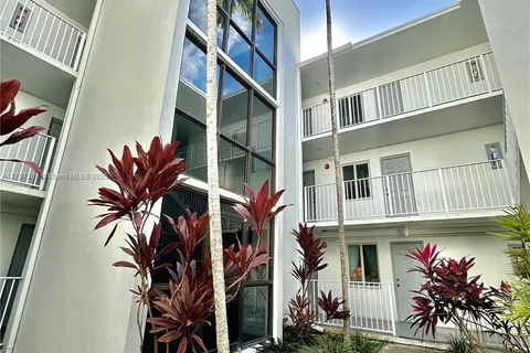 9971 W Bay Harbor Dr # 207, Bay Harbor Islands FL 33154