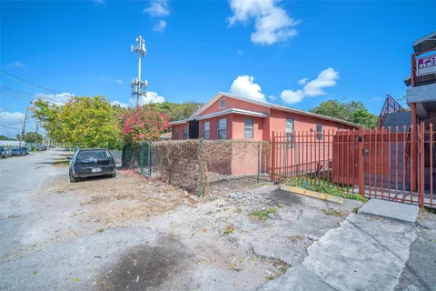 2025 NW 6th Pl, Miami FL 33127