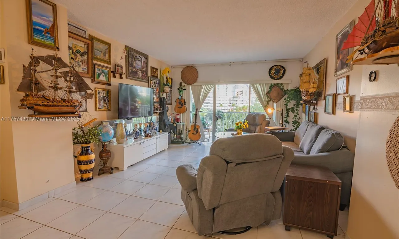 300 Bayview Dr # 211, Sunny Isles Beach FL 33160