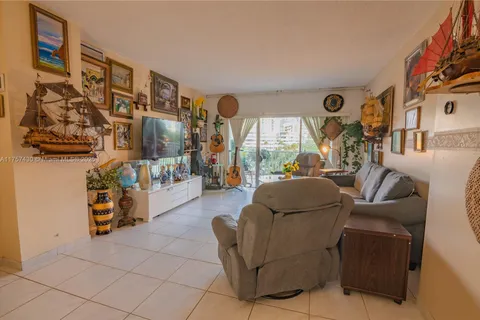 300 Bayview Dr # 211, Sunny Isles Beach FL 33160