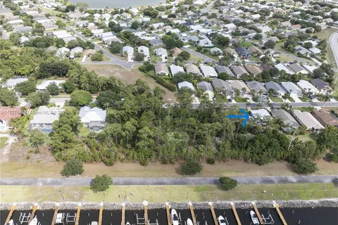 8904 SW Fishermans Wharf Drive, Stuart FL 34997