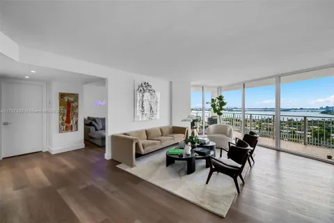 1000 Quayside Ter # 1812, Miami FL 33138