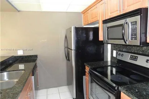 8100 Geneva Ct # 546, Doral FL 33166
