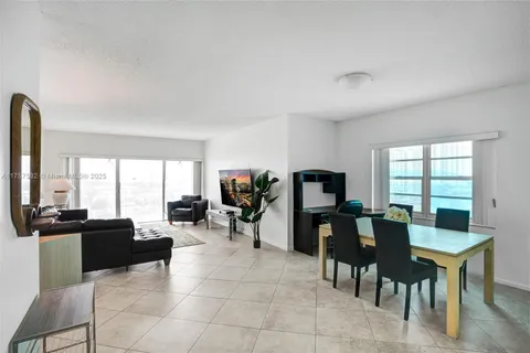 500 Bayview Dr # 931, Sunny Isles Beach FL 33160