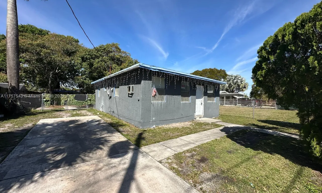 537 NW 8th Ave, Fort Lauderdale FL 33311