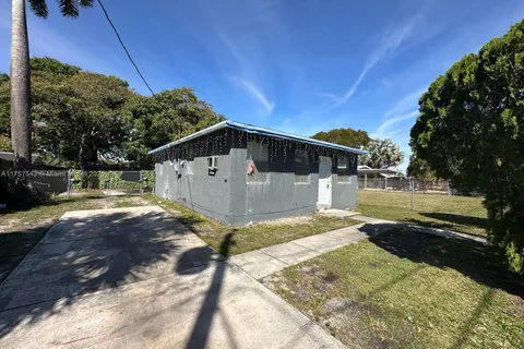 537 NW 8th Ave, Fort Lauderdale FL 33311