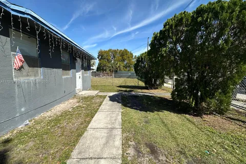 537 NW 8th Ave, Fort Lauderdale FL 33311