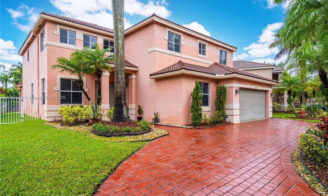 1065 Nandina Dr, Weston FL 33327