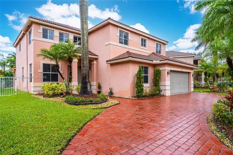 1065 Nandina Dr, Weston FL 33327