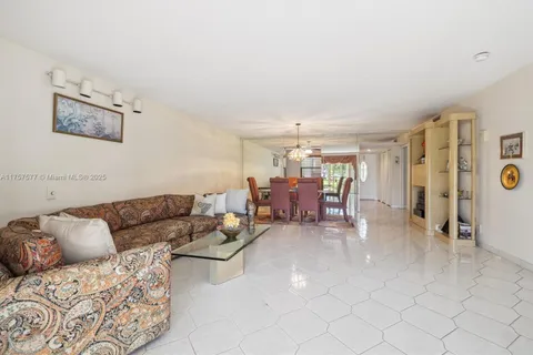 250 S Hollybrook Ter # 108, Pembroke Pines FL 33025